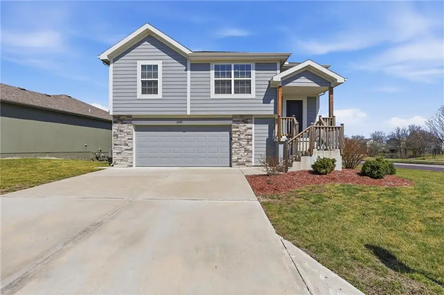 21721 North Ridge, Peculiar, MO 64078 - #2