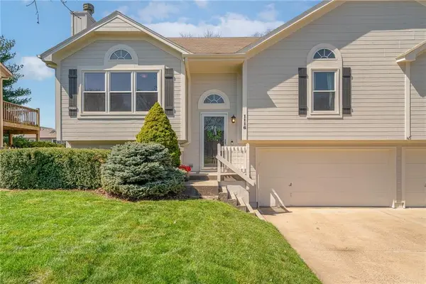 1116 NE Woodbury Court, Lee's Summit, MO 64086