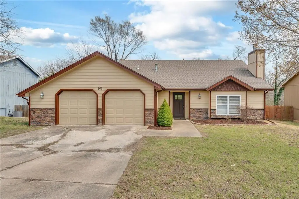 912 Chalk Hill Court, Lawrence, KS 66049 - #1