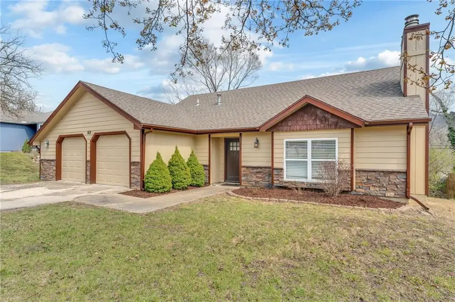 912 Chalk Hill Court, Lawrence, KS 66049 - #3