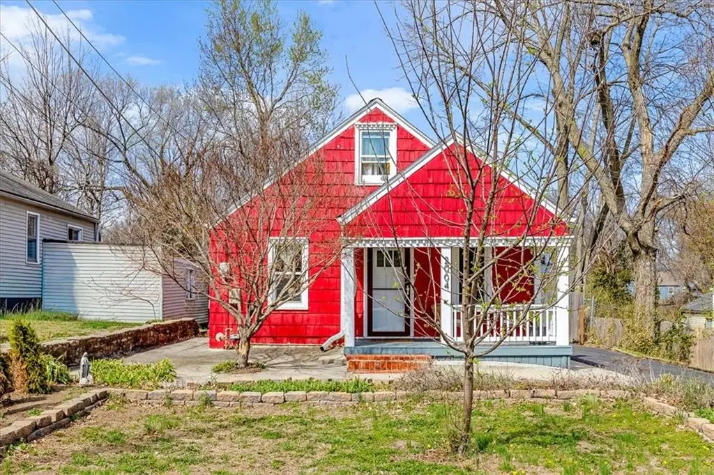 2004 NE 37th Terrace, Kansas City, MO 64116 - #1