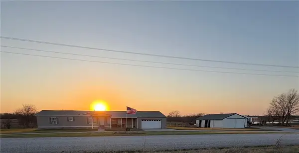 74 SW 1421st Road, Holden, MO 64040