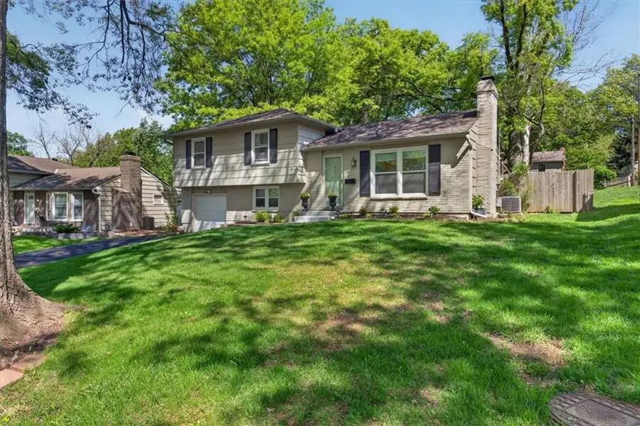 8806 W 72 Terrace, Overland Park, KS 66204 - #2