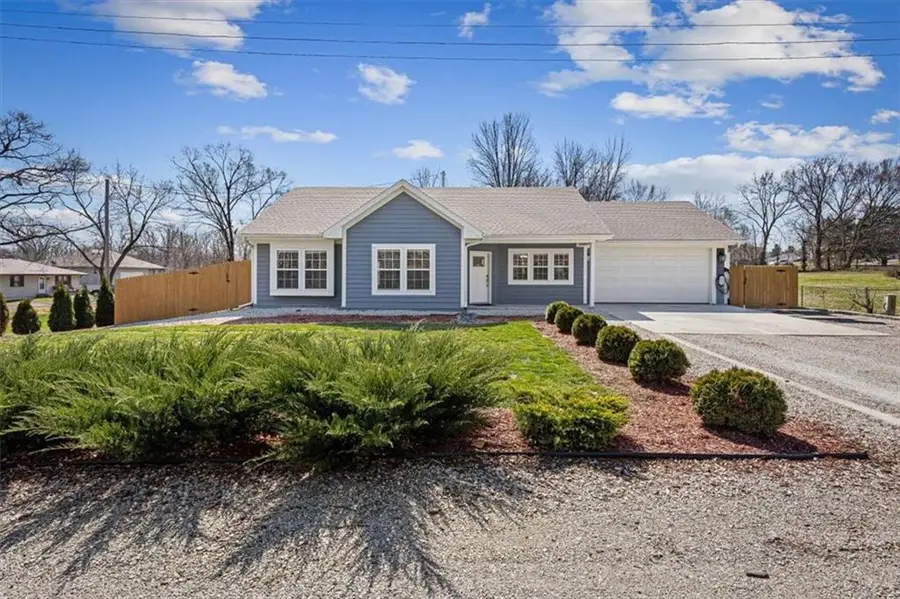 301 Plattsburg Street, Lathrop, MO 64465 - #3