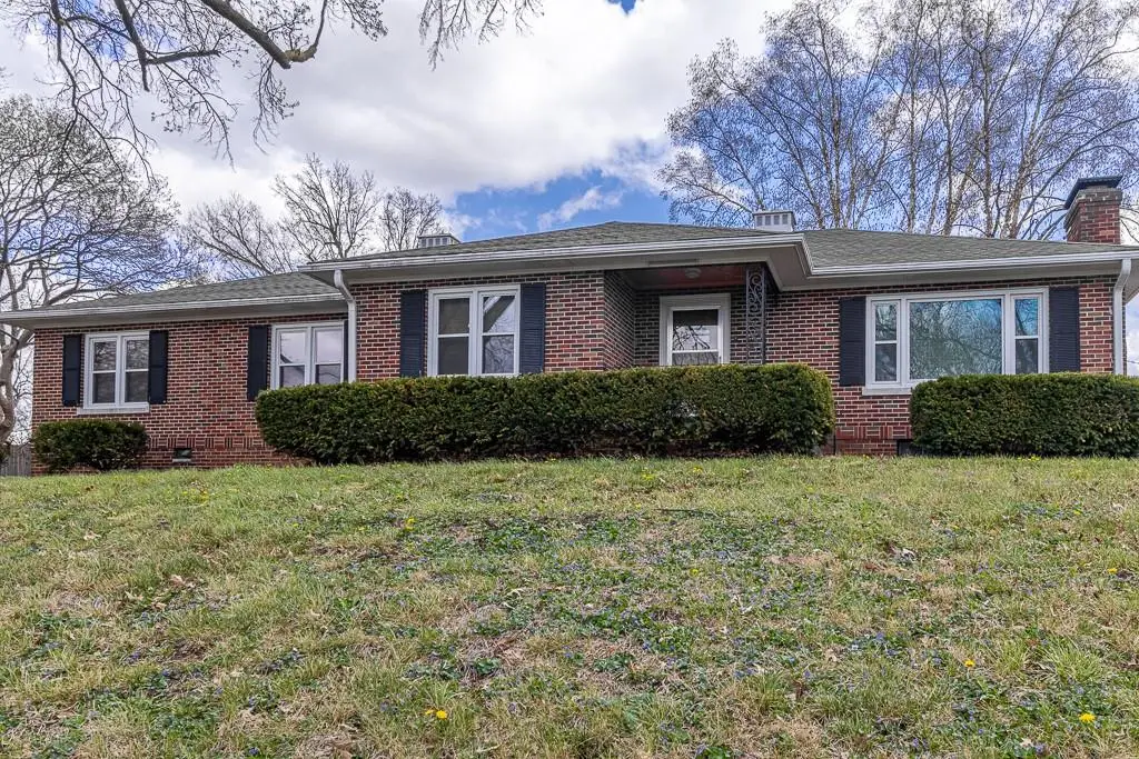 1505 S 39th Street, Saint Joseph, MO 64507 - #1