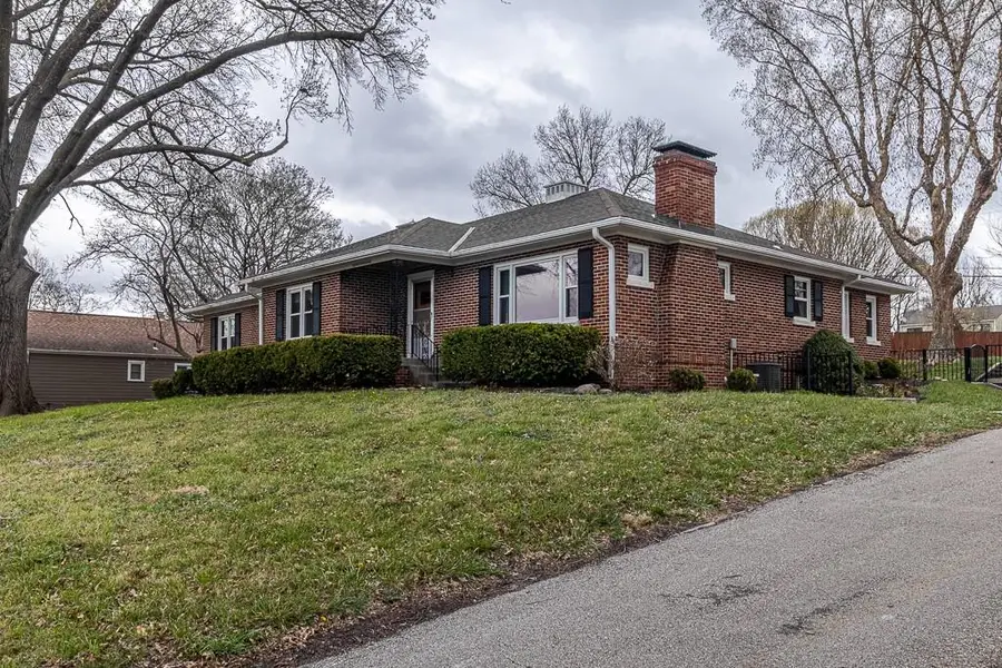 1505 S 39th Street, Saint Joseph, MO 64507 - #3