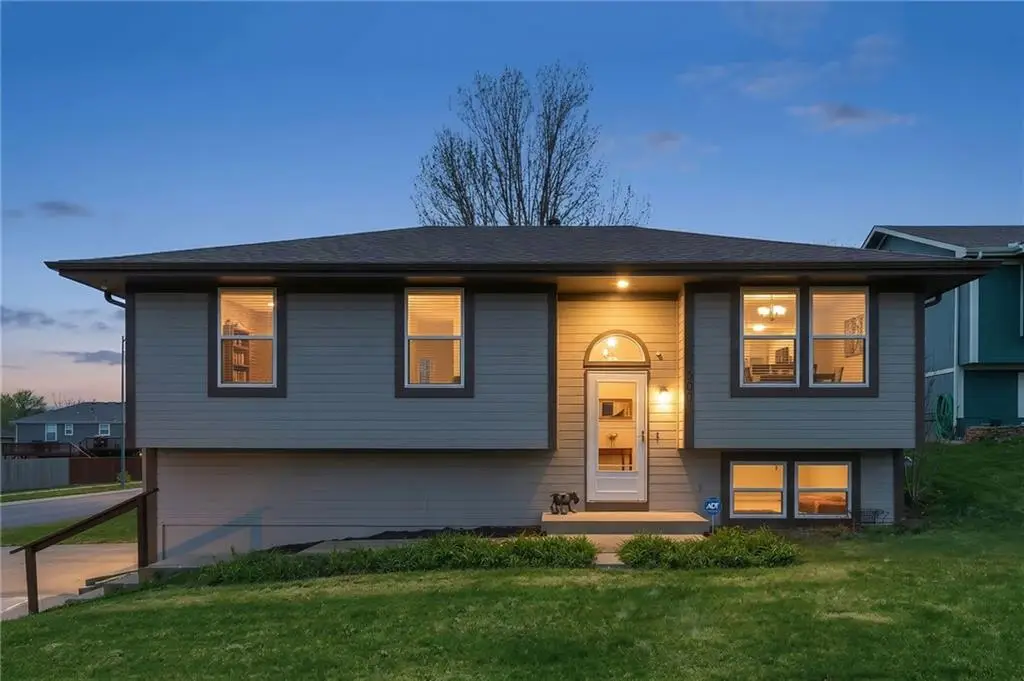 500 N Saville Court, Independence, MO 64050 - #1