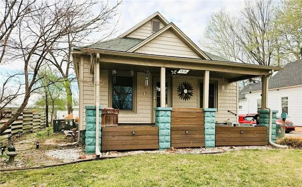 1010 W 3rd Street, Pittsburg, KS 66762 - #1