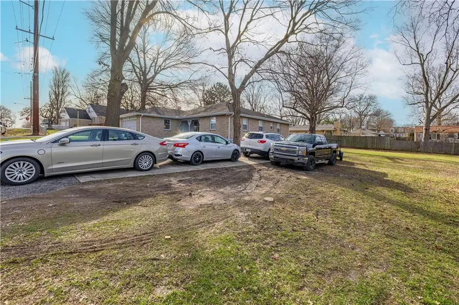 10105 E 35th Street S, Independence, MO 64052 - #3