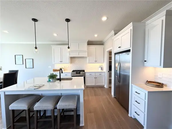 25039 W 94th Terrace, Lenexa, KS 66227