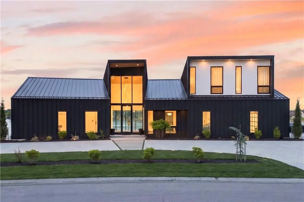 16 Seminole Circle, Lake Winnebago, MO 64034 - #1