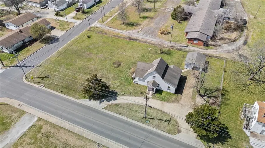 702 N Kentucky Street, Iola, KS 66749 - #2