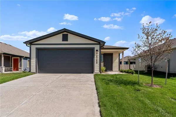 426 Rock Creek Drive, Tonganoxie, KS 66086