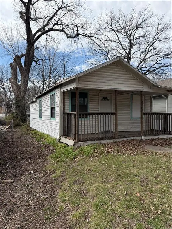 7542 Pennsylvania Avenue, Kansas City, MO 64114 - #2