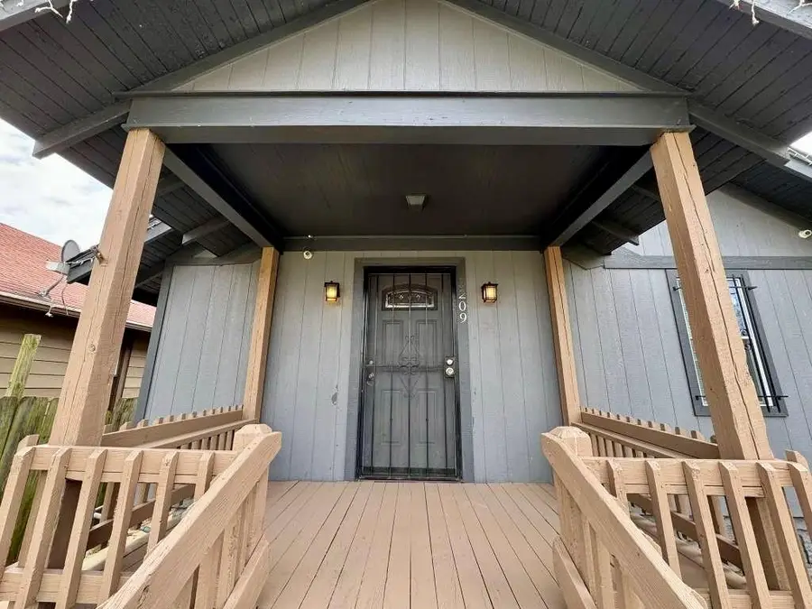 5209 E 6th Street, Kansas City, MO 64124 - #3