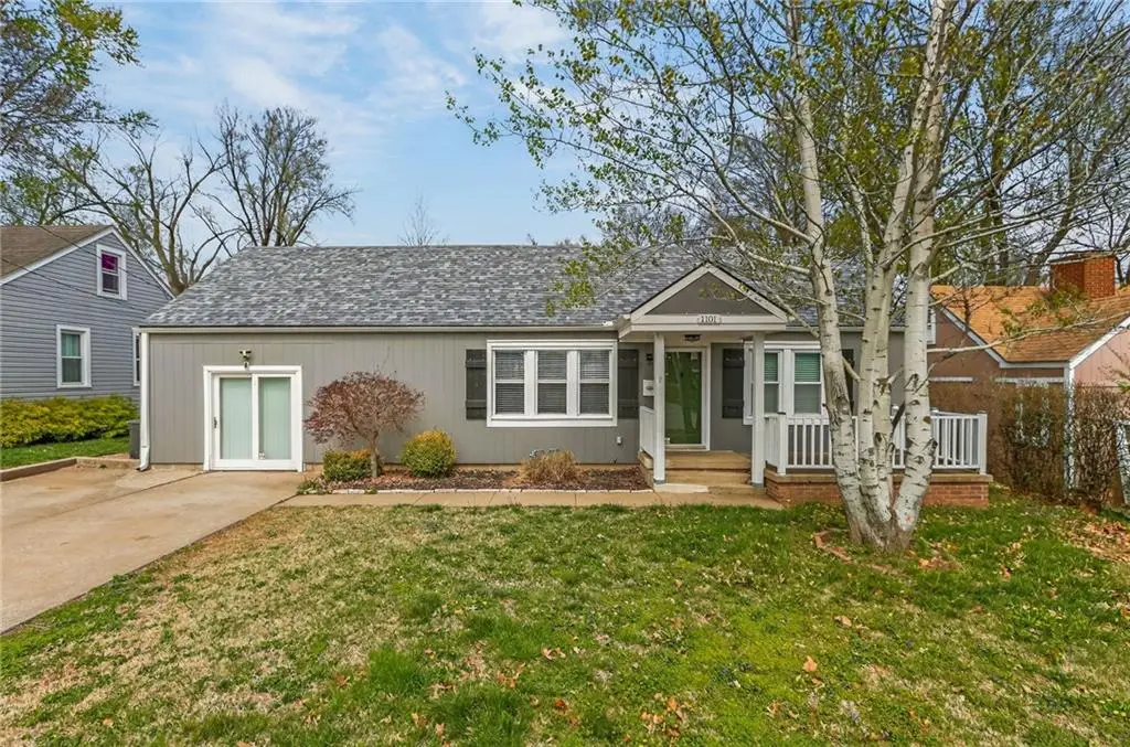 1101 NW B Street, Blue Springs, MO 64015 - #1