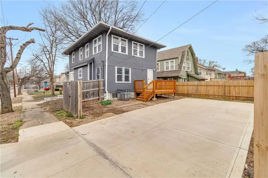 5647 Wayne Avenue, Kansas City, MO 64110 - #2