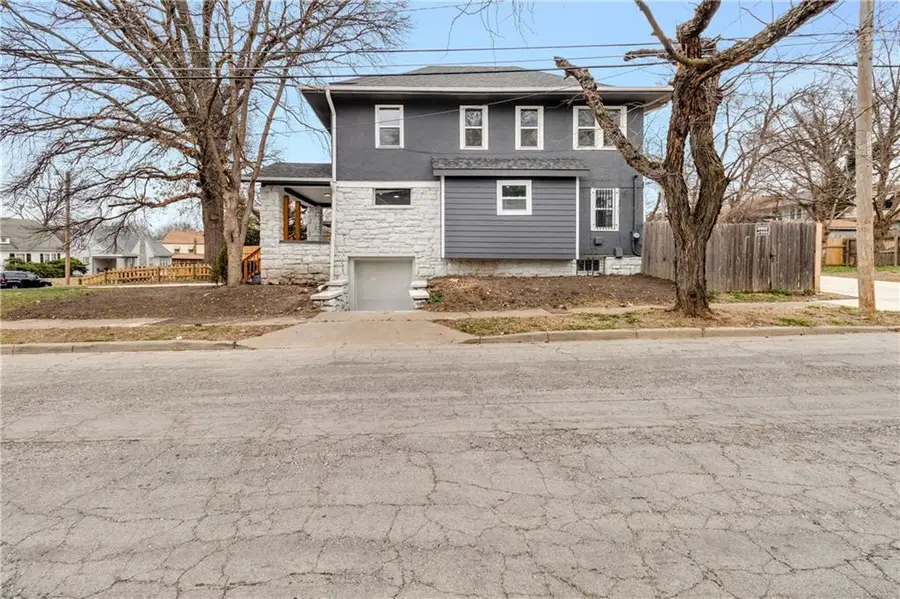 5647 Wayne Avenue, Kansas City, MO 64110 - #3