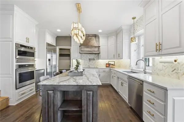 9206 W 146th Place, Overland Park, KS 66221