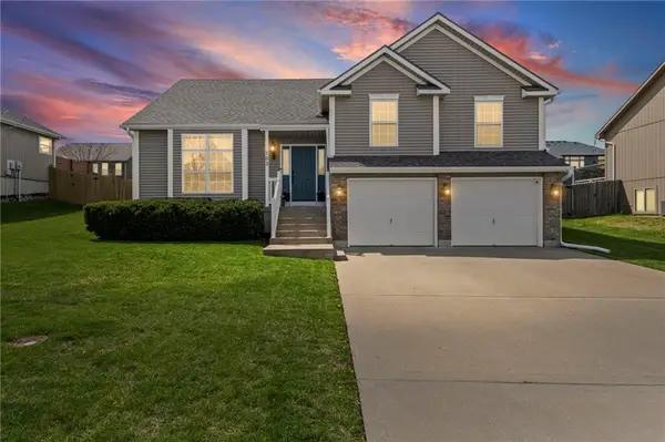 702 NW Eagle Drive, Grain Valley, MO 64029