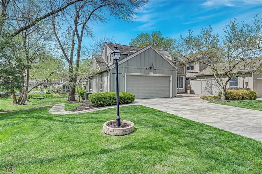 4421 W 112th Terrace, Leawood, KS 66211 - #2
