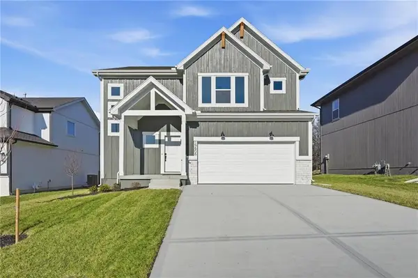 903 SW Bluebird Lane, Oak Grove, MO 64075