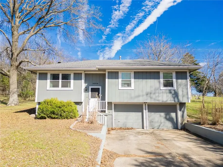 2206 N Swisher Drive, Clinton, MO 64735 - #2