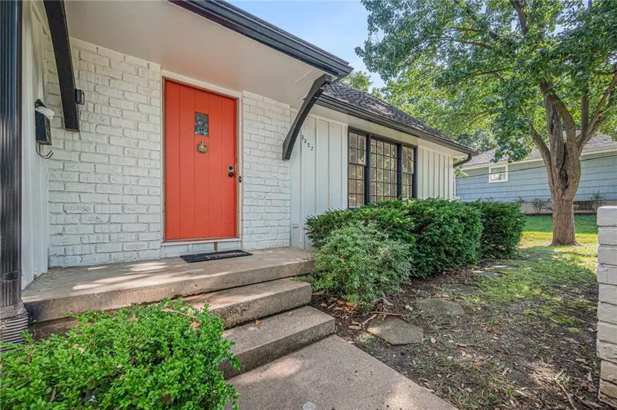 3322 W 95th Street, Leawood, KS 66206 - #3