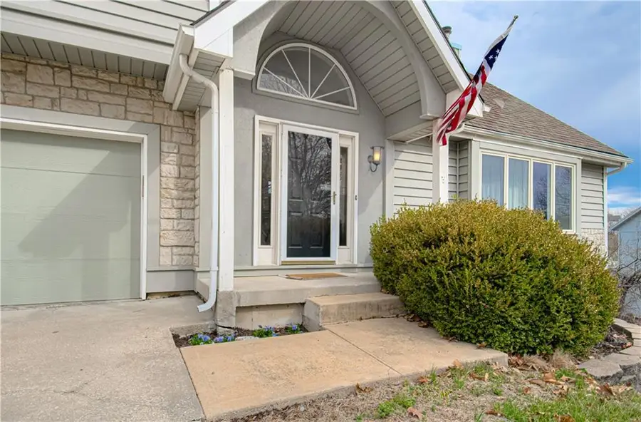 5916 Albervan Street, Shawnee, KS 66216 - #2