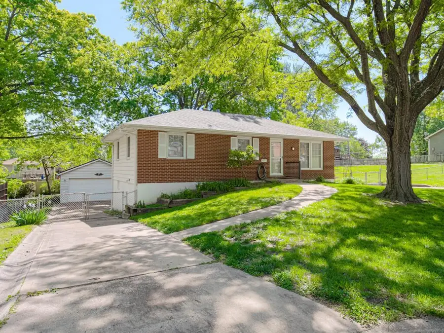 2213 N Mcbride Avenue, Sugar Creek, MO 64050 - #3