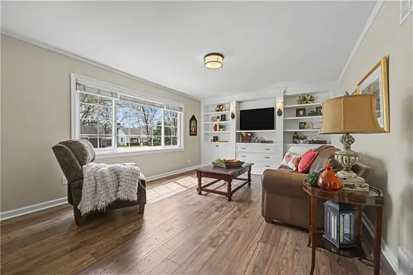 2404 W 76th Street, Prairie Village, KS 66208