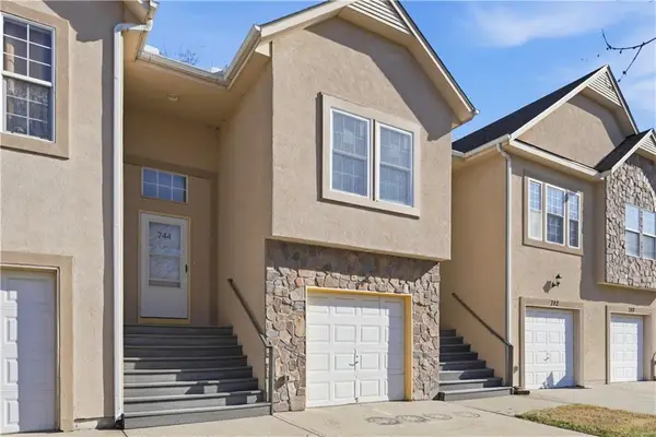 744 Woodson Lane, Gardner, KS 66030