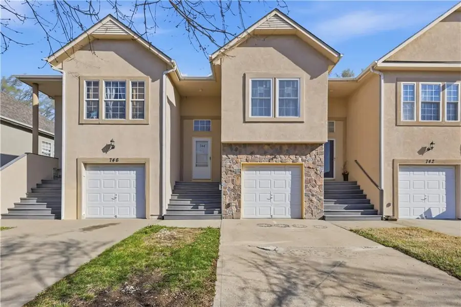 744 Woodson Lane, Gardner, KS 66030 - #2