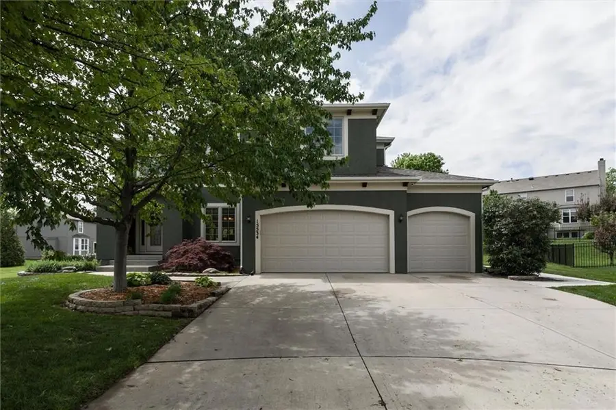 15534 Shawnee Drive, Overland Park, KS 66223 - #2