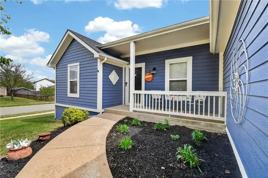 409 S Pumpkin Ridge Circle, Gardner, KS 66030 - #3