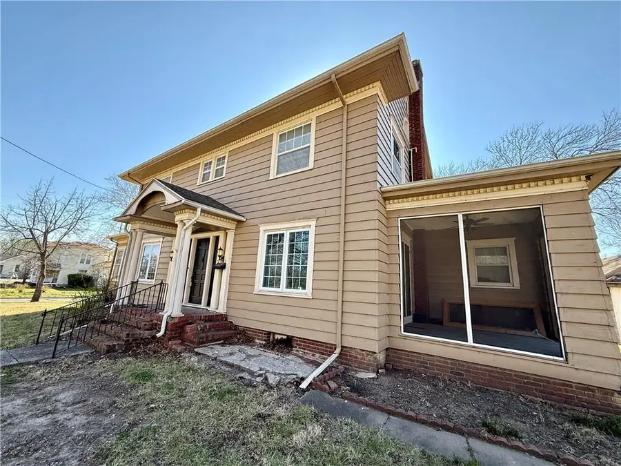 416 S 6th Street, Burlington, KS 66839 - #2