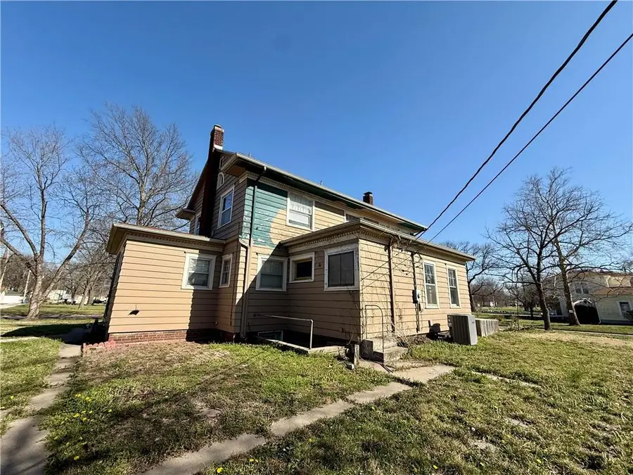 416 S 6th Street, Burlington, KS 66839 - #3