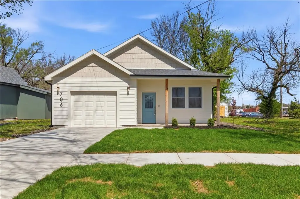 706 Pacific Avenue, Osawatomie, KS 66064 - #1