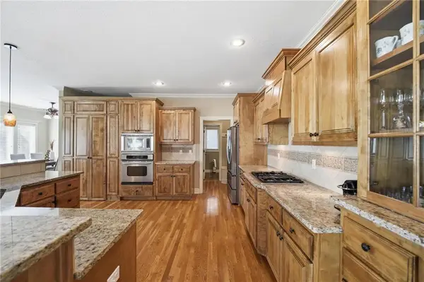 5201 W 164th Street, Overland Park, KS 66085