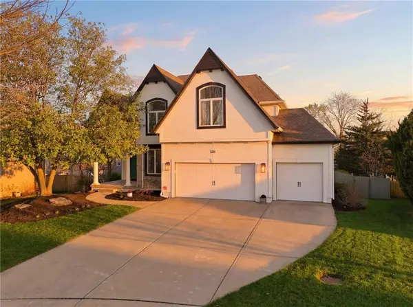 16216 Ash Street, Overland Park, KS 66085