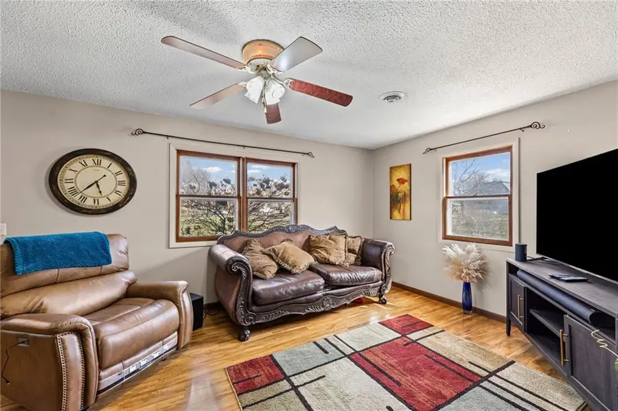 3 W Douglas Street, Iola, KS 66749 - #3