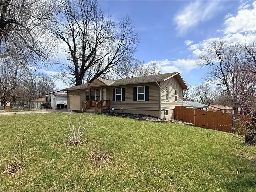 8701 E 92nd Place, Kansas City, MO 64138 - #2