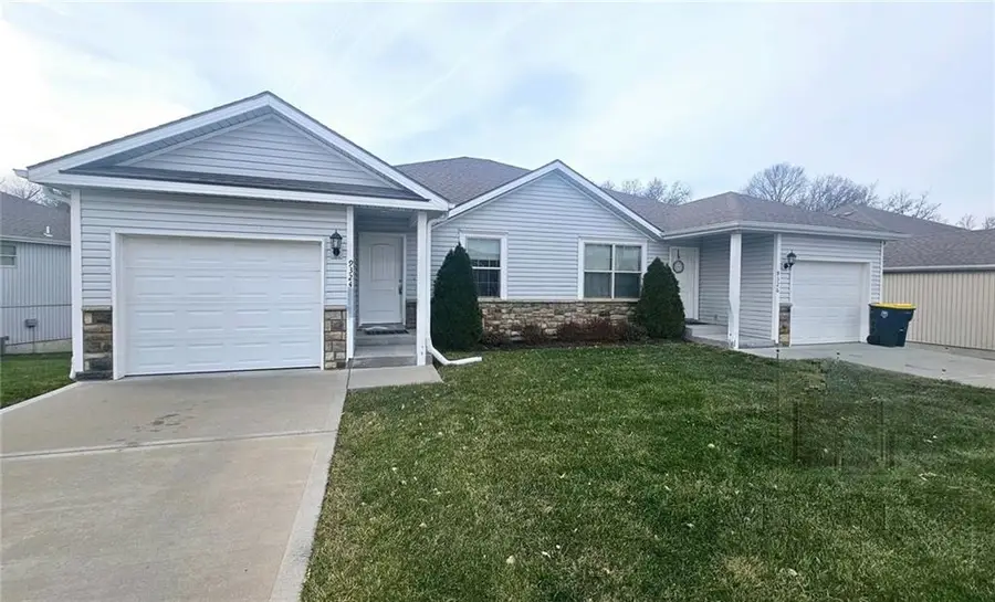 9324 N Robinhood Avenue, Kansas City, MO 64154 - #2