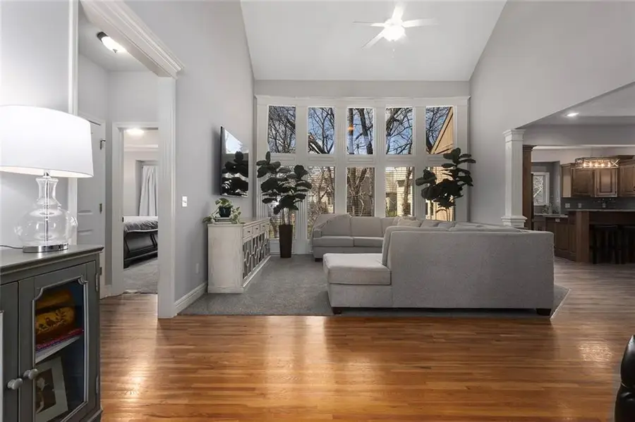 6180 N Nevada Avenue, Parkville, MO 64152 - #3