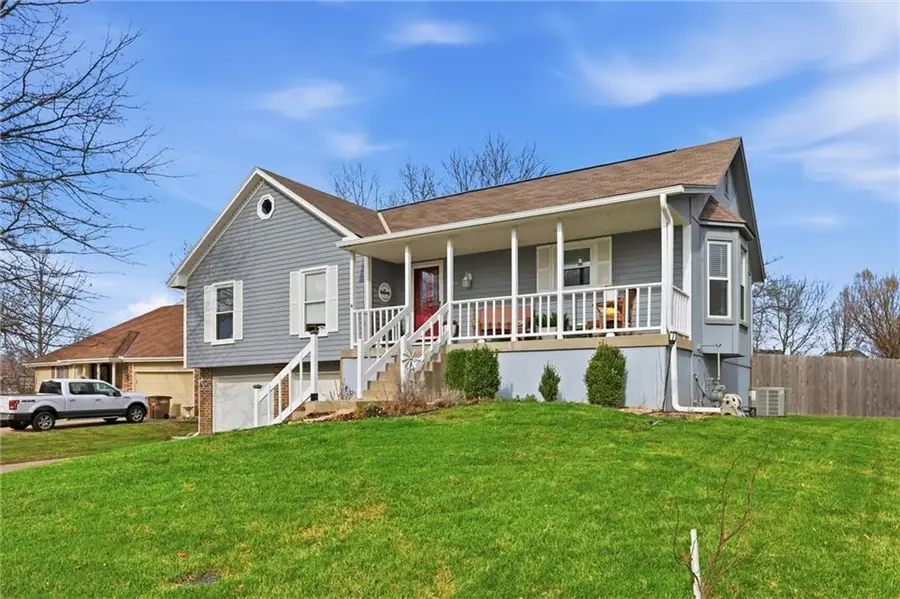 814 S Park Drive, Raymore, MO 64083 - #3