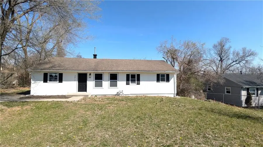 3812 E 93rd Street, Kansas City, MO 64132 - #2