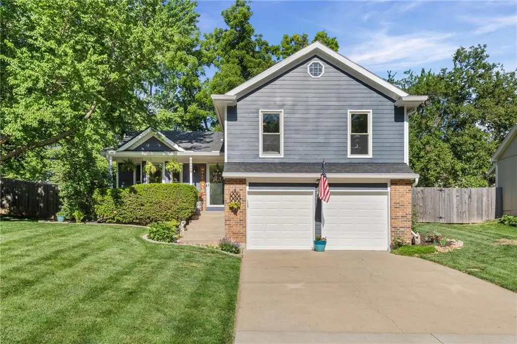 8609 Greenway Lane, Lenexa, KS 66215 - #1
