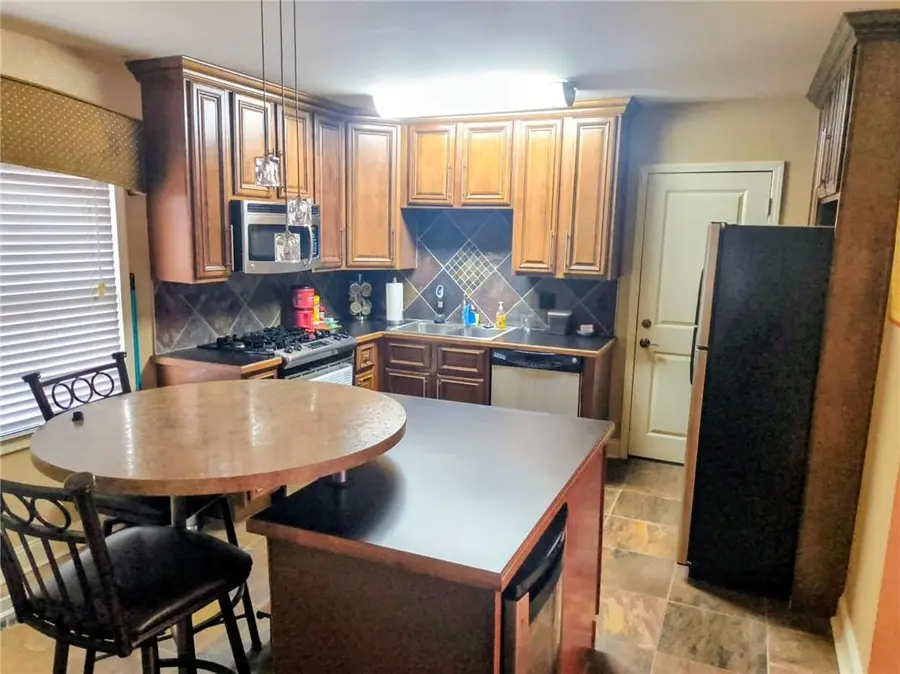 1108 W 46th Street #6, Kansas City, MO 64112 - #3