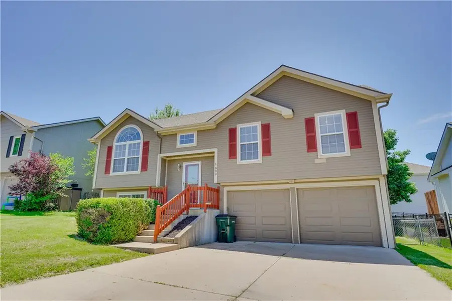 809 Village Street, Leavenworth, KS 66048 - #2