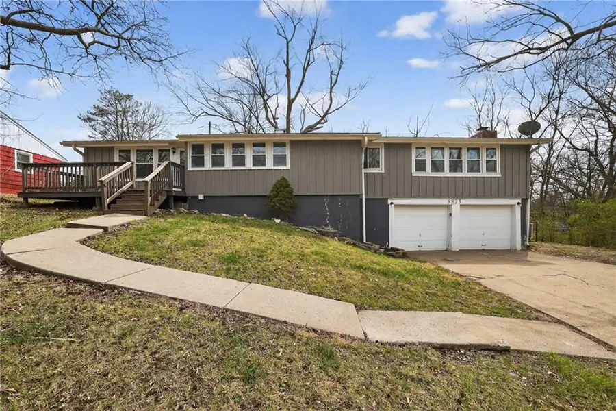 8823 E 23rd Street, Kansas City, MO 64129 - #2